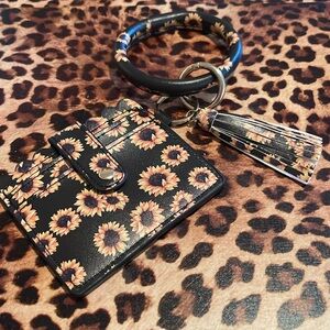 Bangle Wristlet Wallet in Sunflower Print 🖤🌻 w/ Tassel, Key Ring, ID Window